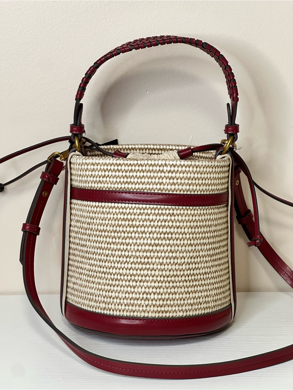 House of Harlow 1960 Woven Bucket Bag Burgundy Crossbody NWT - Picture 2 of 9